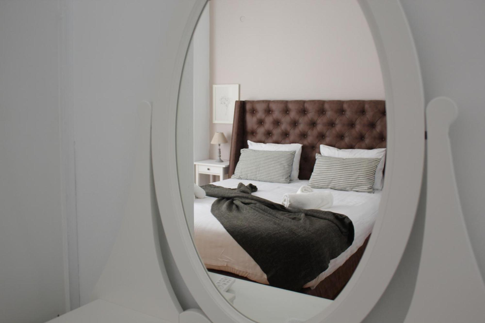 Suite 2 Bedrooms Атина Екстериор снимка