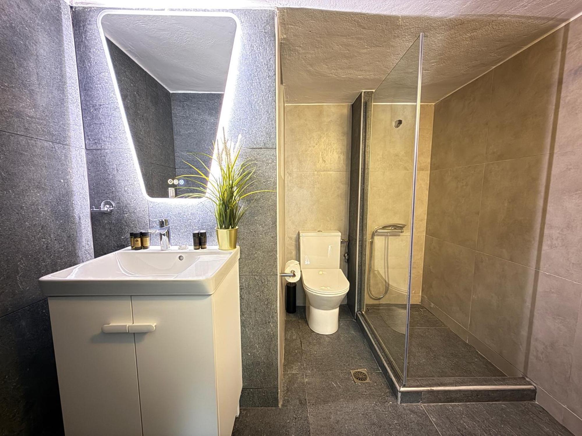 Suite 2 Bedrooms Атина Екстериор снимка